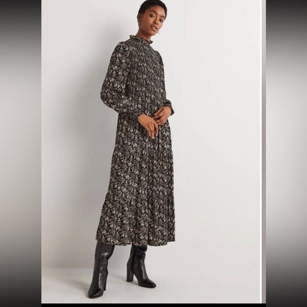 Boden floral smocked tiered midi dress size 14 nwt. D0306 BLK
